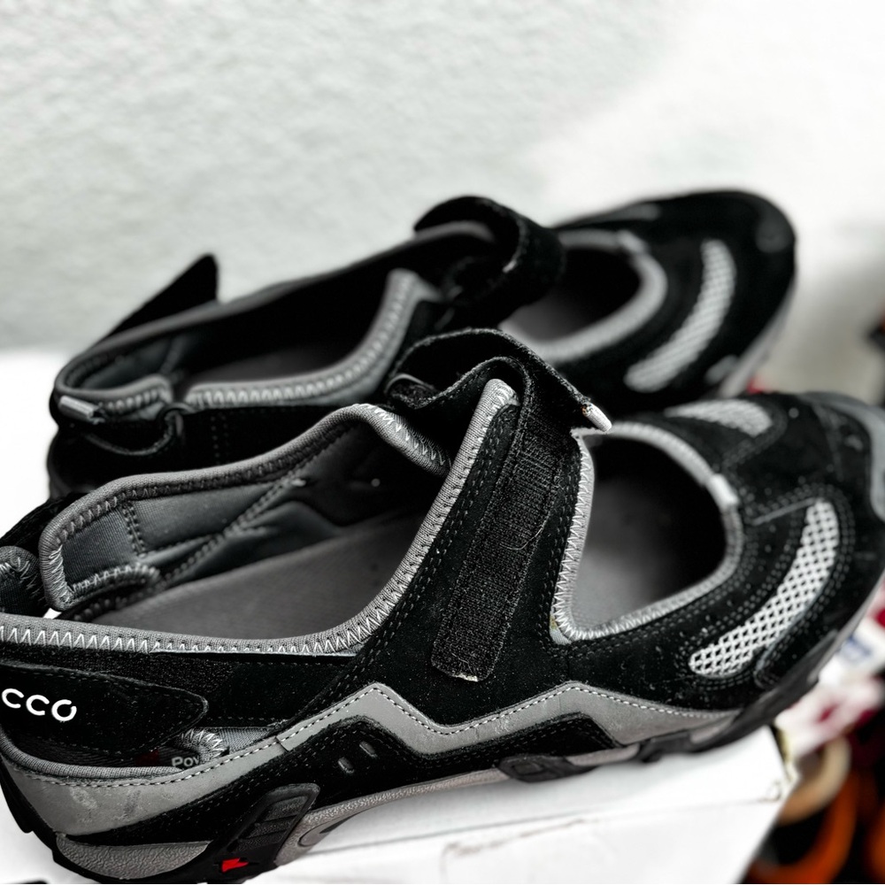 Ecco Black and Gray Sporty Shoes